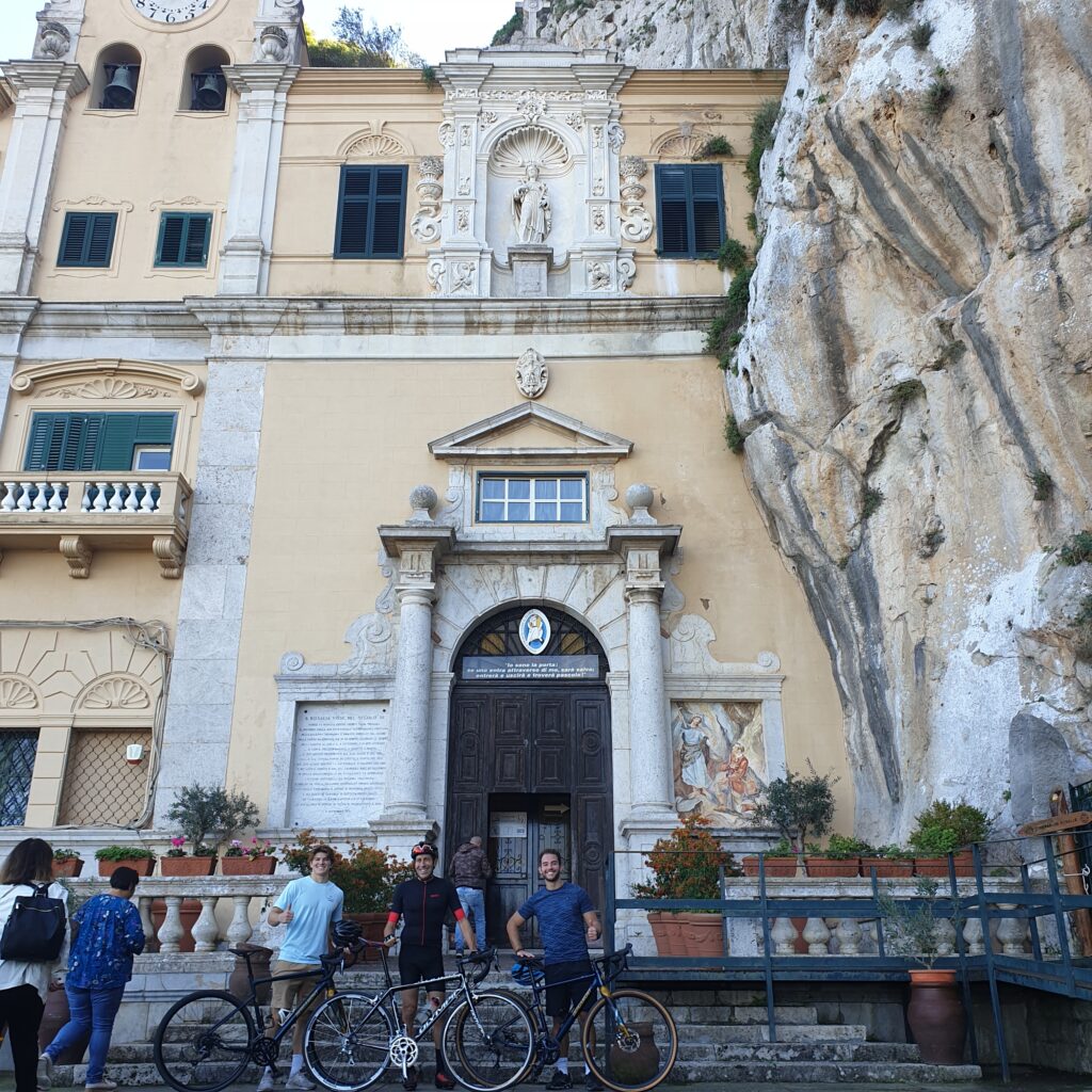 Guided bike tours palermo Monte pellegrino Sicilia a ruota libera